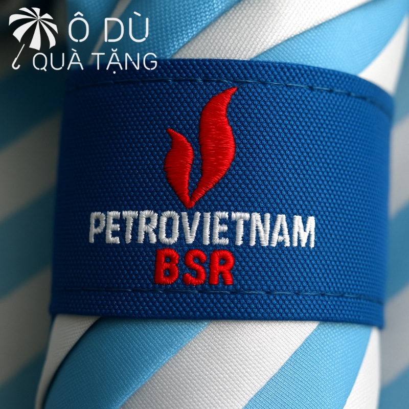 Logo thêu vi tính tỉ mỉ trên đai buộc ô dù
