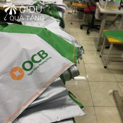 chi tiết Dù Cán Thẳng 2 Tầng Màu Xanh Lá Phối Trắng In Logo OCB OD-14