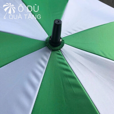 chi tiết Dù Cán Thẳng 2 Tầng Màu Xanh Lá Phối Trắng In Logo OCB OD-14